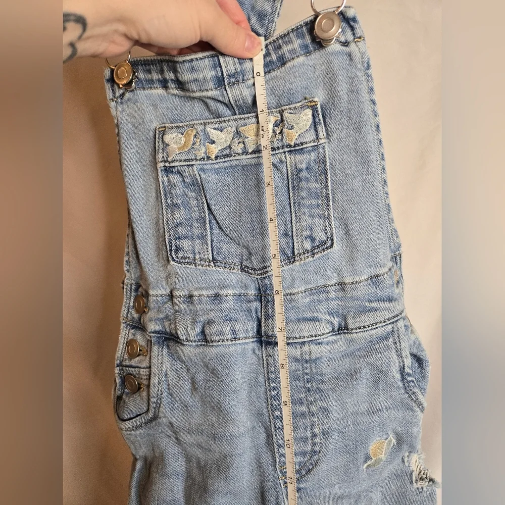 Kids Maurices Light Wash Distressed Denim Overalls Size 8 Reg - Picture 5 of 7